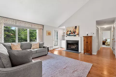 5 Woods Edge Ln UNIT 5, Mashpee, MA 02649