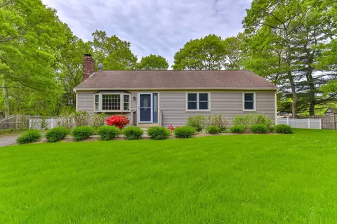 17 Outpost Ln, Centerville, MA 02632