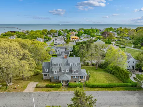 35 Grayton Ave, Hyannis Port, MA 02647