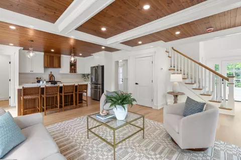 10 Laurel Ln, Forestdale, MA 02644