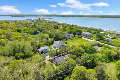 3 Troy St, Oak Bluffs, MA 02557