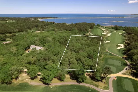 7 Overview Ln, Oak Bluffs, MA 02557