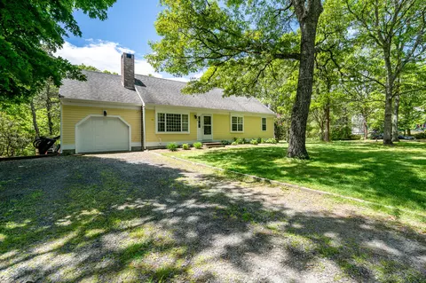 168 White Moss Dr, Marstons Mills, MA 02648