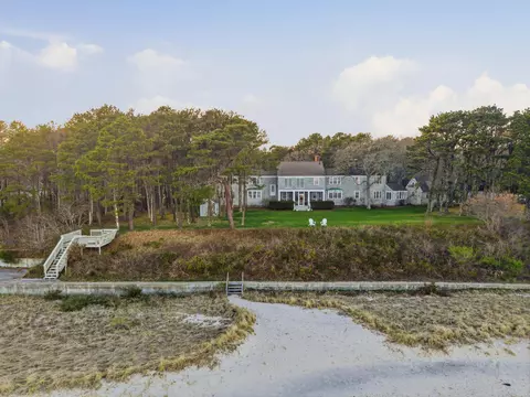 Exterior - 190 Vineyard Rd, Cotuit, MA 02635 photo 3 of 8