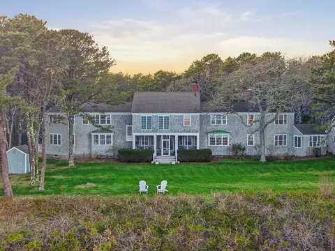Exterior - 190 Vineyard Rd, Cotuit, MA 02635 photo 4 of 8