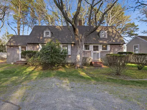 Exterior - 190 Vineyard Rd, Cotuit, MA 02635 photo 7 of 8