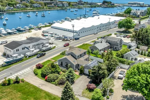 251 Scranton Ave, Falmouth, MA 02540