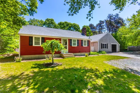 490 Forest Rd, West Yarmouth, MA 02673
