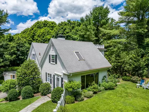 Exterior - 156 E Bay Rd, Osterville, MA 02655 photo 2 of 23