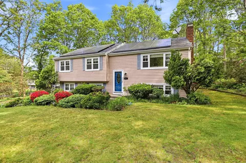 17 Briggs Ave, Buzzards Bay, MA 02532