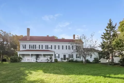 Exterior - 710 County Rd, Pocasset, MA 02559 photo 2 of 2