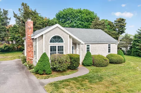 27 Bellavista Dr, Pocasset, MA 02559