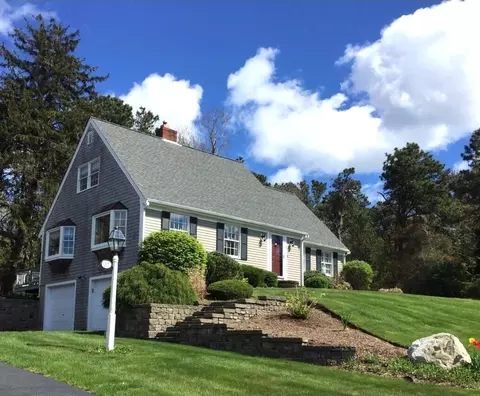 22 Briarfield Rd, East Dennis, MA 02641