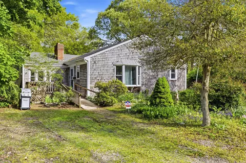 15 Anthony Rd, West Yarmouth, MA 02673