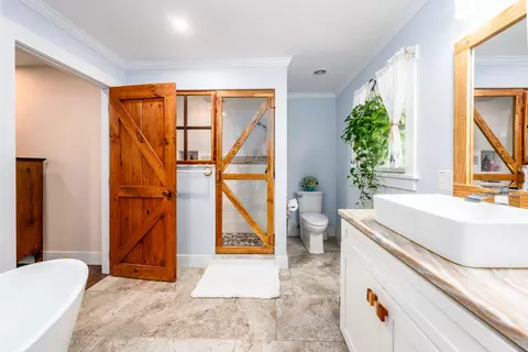 Bath - 265 Cotuit Rd, Mashpee, MA 02649 photo 2 of 4