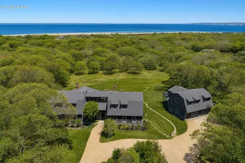 19 Locust Ln, Aquinnah, MA 02535