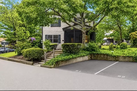 14 Harold St #2F, Harwich Port, MA 02646
