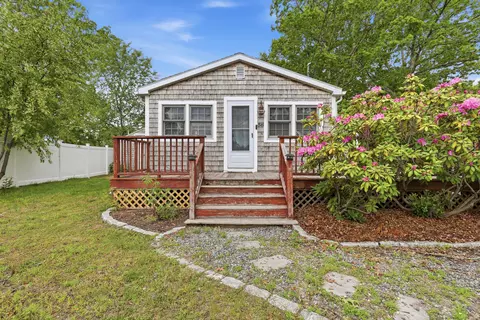 38 Agawam Lake Shore Dr, Wareham, MA 02571