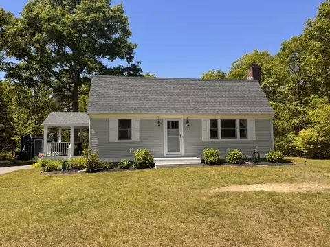 223 Plum Hollow Rd, Hatchville, MA 02536