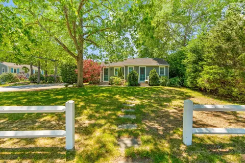 157 Wading Place Rd, Mashpee, MA 02649