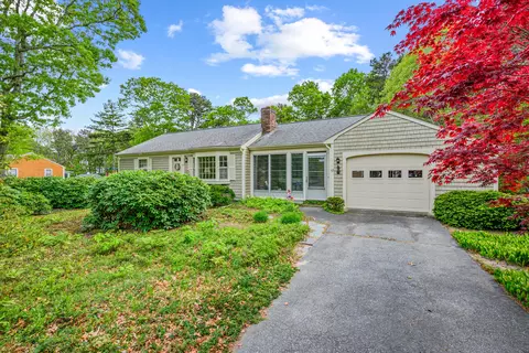 59 Beverly Rd, West Yarmouth, MA 02673