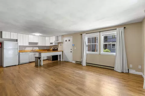 Living - 70 Cape Dr #8B, Mashpee, MA 02649 photo 3 of 3