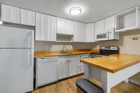 Kitchen - 70 Cape Dr #8B, Mashpee, MA 02649 photo 1 of 1