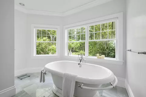 Bath - 140 Seapuit Rd, Osterville, MA 02655 photo 2 of 10