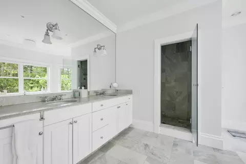 Bath - 140 Seapuit Rd, Osterville, MA 02655 photo 1 of 10