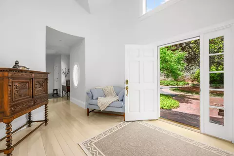 Entry Way - 140 Seapuit Rd, Osterville, MA 02655 photo 2 of 9