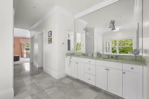 Bath - 140 Seapuit Rd, Osterville, MA 02655 photo 4 of 10