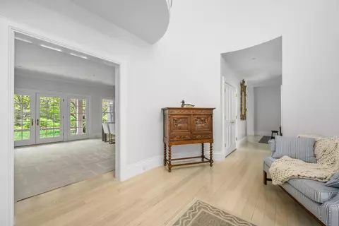 Entry Way - 140 Seapuit Rd, Osterville, MA 02655 photo 4 of 9