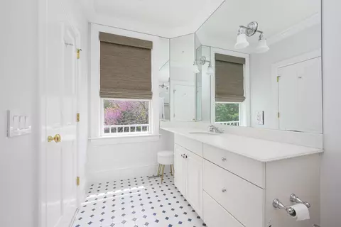 Bath - 140 Seapuit Rd, Osterville, MA 02655 photo 7 of 10