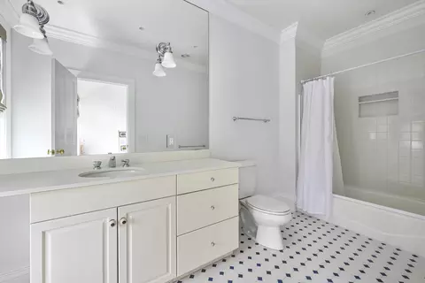Bath - 140 Seapuit Rd, Osterville, MA 02655 photo 6 of 10