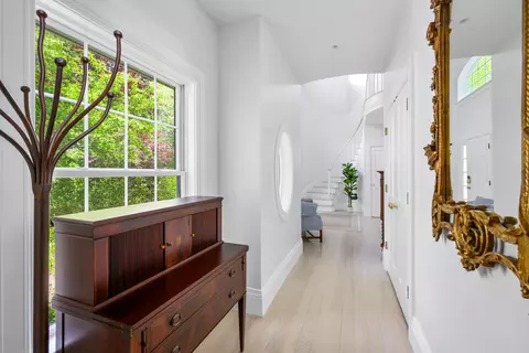 Entry Way - 140 Seapuit Rd, Osterville, MA 02655 photo 7 of 9