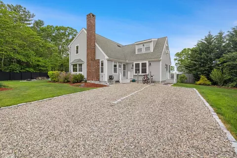 266 Algonquin Ave, Mashpee, MA 02649