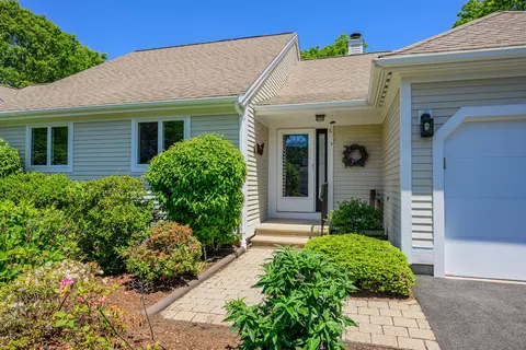 1 Sandview Ter UNIT 1, Mashpee, MA 02649