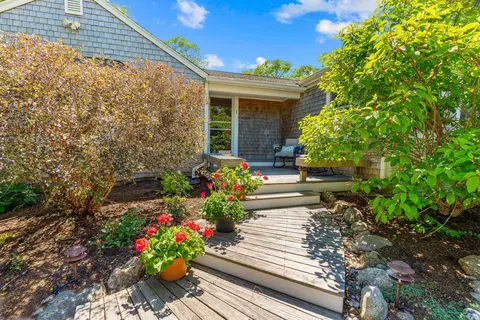 1 Cricket Ln, South Yarmouth, MA 02664
