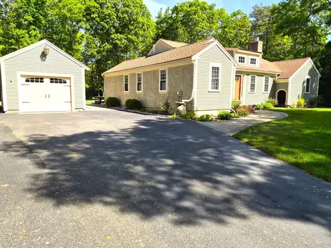 81 Redberry Ln, Marstons Mills, MA 02648