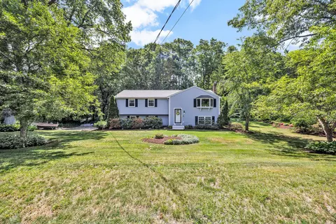 6 Woodvale Ave, Plymouth, MA 02360