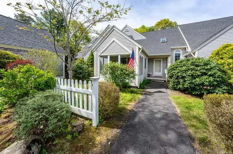 32 Red Cedar Rd UNIT 32, Mashpee, MA 02649