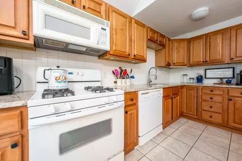 Kitchen - 32 Red Cedar Rd UNIT 32, Mashpee, MA 02649 photo 4 of 5