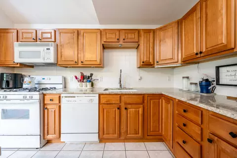 Kitchen - 32 Red Cedar Rd UNIT 32, Mashpee, MA 02649 photo 1 of 5