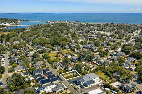 112 Dukes County Ave, Oak Bluffs, MA 02557
