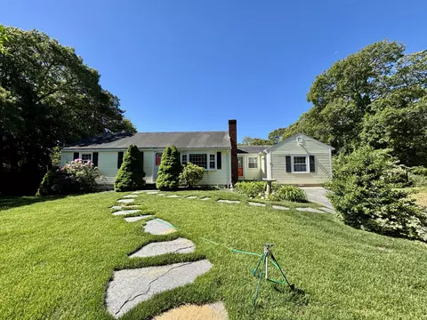 1 Baddeck St, Harwich, MA 02645