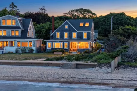205 Grand Ave, Falmouth, MA 02540