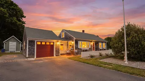 20 Peterson Rd, Falmouth, MA 02540