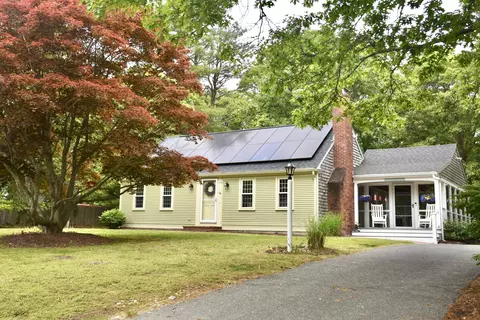64 Roseland Ter, Marstons Mills, MA 02648