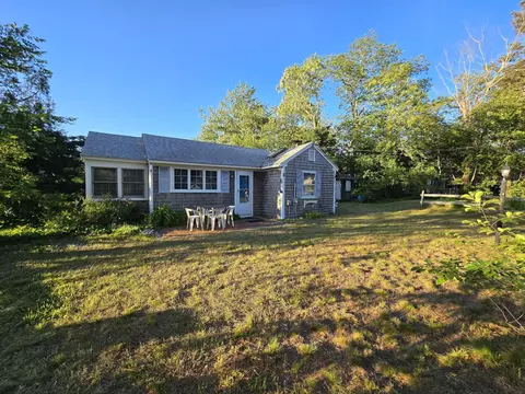 18 Myrtle Ln, Dennis Port, MA 02639
