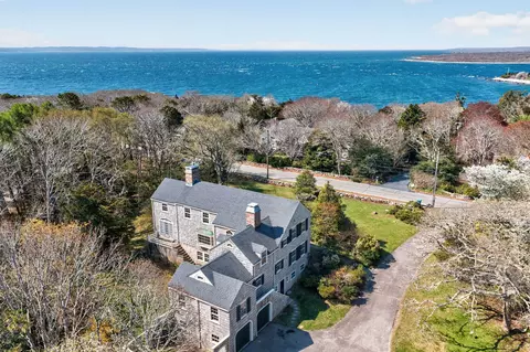 64 Church St, Woods Hole, MA 02543